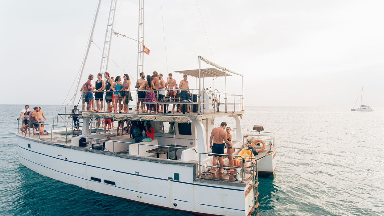 Luxury sea sailing tours Sri Lanka
