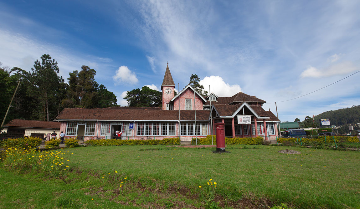 Mansion, Buildings and wartime cemeteries in Sri Lanka