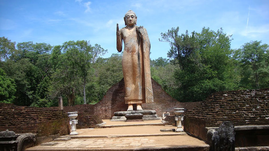 Maligawila Buddha Statue