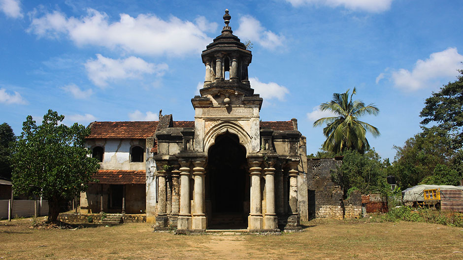 Mansion, Buildings and wartime cemeteries in Sri Lanka