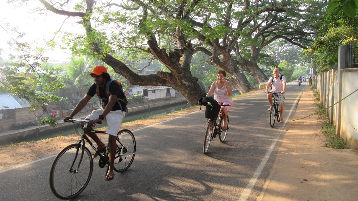 Explore Negombo by Cycles with a villager